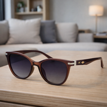 Cargar imagen en el visor de la galería, Gafas Polarizadas Adler UV400 – Protección Total, Visión Nítida y Sin Reflejos Ref. 832 Café