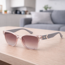 Cargar imagen en el visor de la galería, Gafas Polarizadas Adler UV400 – Protección Total, Visión Nítida y Sin Reflejos Ref. 833 Gris Rosada