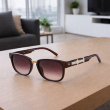 Cargar imagen en el visor de la galería, Gafas Polarizadas Adler UV400 – Protección Total, Visión Nítida y Sin Reflejos Ref. 835 Café