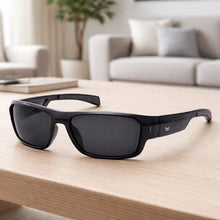 Cargar imagen en el visor de la galería, Gafas Polarizadas Adler UV400 – Protección Total, Visión Nítida y Sin Reflejos Ref. 838 Negro Gris