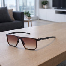 Cargar imagen en el visor de la galería, Gafas Polarizadas Adler UV400 – Protección Total, Visión Nítida y Sin Reflejos Ref. 839 Café