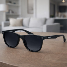 Cargar imagen en el visor de la galería, Gafas Polarizadas Adler UV400 – Protección Total, Visión Nítida y Sin Reflejos Ref. 840 Negro Gris