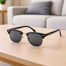 Cargar imagen en el visor de la galería, Gafas Polarizadas Adler UV400 – Protección Total, Visión Nítida y Sin Reflejos Ref. 843 Negro Dorado