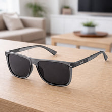 Cargar imagen en el visor de la galería, Gafas Polarizadas Adler UV400 – Protección Total, Visión Nítida y Sin Reflejos Ref. 845 Gris