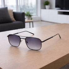 Cargar imagen en el visor de la galería, Gafas Polarizadas Adler UV400 – Protección Total, Visión Nítida y Sin Reflejos Ref. 850 Negro