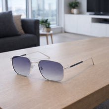 Cargar imagen en el visor de la galería, Gafas Polarizadas Adler UV400 – Protección Total, Visión Nítida y Sin Reflejos Ref. 850 Plateado
