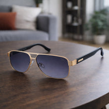Cargar imagen en el visor de la galería, Gafas Polarizadas Adler UV400 – Protección Total, Visión Nítida y Sin Reflejos Ref. 851 Negro Dorado Vidrio Espejo
