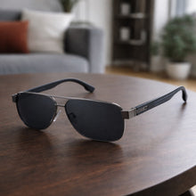 Cargar imagen en el visor de la galería, Gafas Polarizadas Adler UV400 – Protección Total, Visión Nítida y Sin Reflejos Ref. 851 Negro
