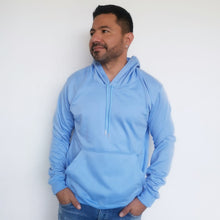 Cargar imagen en el visor de la galería, Buzo unisex con capucha en algodón Azul Celeste – Remate única unidad Talla M