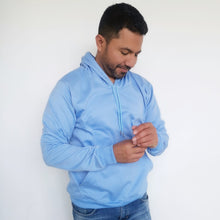 Cargar imagen en el visor de la galería, Buzo unisex con capucha en algodón Azul Celeste – Remate única unidad Talla M