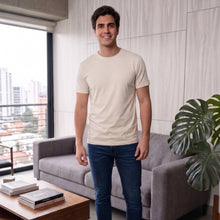 Cargar imagen en el visor de la galería, Camiseta Básica Hombre en Algodón Suave | Cómoda, Fresca y de Alta Calidad. Beige