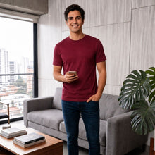 Cargar imagen en el visor de la galería, Camiseta Básica Hombre en Algodón Suave | Cómoda, Fresca y de Alta Calidad. Vinotinto