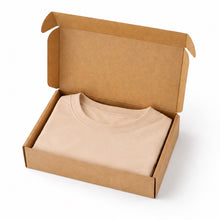 Cargar imagen en el visor de la galería, Camiseta Unicolor Premium en Poliéster Extrasuave – Ajuste Cómodo y Estilo Moderno. Camel