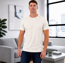 Cargar imagen en el visor de la galería, Camiseta Unicolor Premium en Poliéster Extrasuave – Ajuste Cómodo y Estilo Moderno. Marfil
