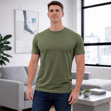 Cargar imagen en el visor de la galería, Camiseta Unicolor Premium en Poliéster Extrasuave – Ajuste Cómodo y Estilo Moderno. Verde Militar