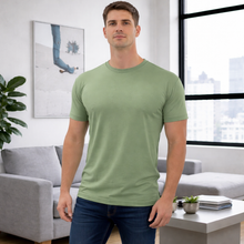 Cargar imagen en el visor de la galería, Camiseta Unicolor Premium en Poliéster Extrasuave – Ajuste Cómodo y Estilo Moderno. Verde Oliva