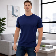 Cargar imagen en el visor de la galería, Camiseta Unicolor Premium en Poliéster Extrasuave – Ajuste Cómodo y Estilo Moderno. Azul Oscuro