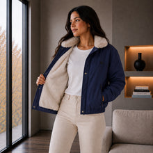 Cargar imagen en el visor de la galería, Chaqueta Corta para Mujer con Interior Ovejero Sintético y Capucha | Referencia Diamante. Azul Oscuro