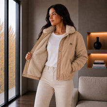 Cargar imagen en el visor de la galería, Chaqueta Corta para Mujer con Interior Ovejero Sintético y Capucha | Referencia Diamante. Beige