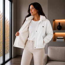 Cargar imagen en el visor de la galería, Chaqueta Corta para Mujer con Interior Ovejero Sintético y Capucha | Referencia Diamante. Blanco