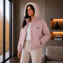 Cargar imagen en el visor de la galería, Chaqueta Corta para Mujer con Interior Ovejero Sintético y Capucha | Referencia Diamante. Moraleche