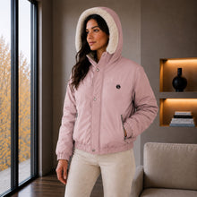 Cargar imagen en el visor de la galería, Chaqueta Corta para Mujer con Interior Ovejero Sintético y Capucha | Referencia Diamante. Moraleche