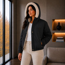 Cargar imagen en el visor de la galería, Chaqueta Corta para Mujer con Interior Ovejero Sintético y Capucha | Referencia Diamante. Negro