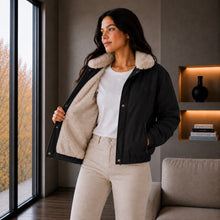 Cargar imagen en el visor de la galería, Chaqueta Corta para Mujer con Interior Ovejero Sintético y Capucha | Referencia Diamante. Negro
