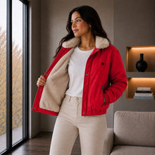 Cargar imagen en el visor de la galería, Chaqueta Corta para Mujer con Interior Ovejero Sintético y Capucha | Referencia Diamante. Rojo