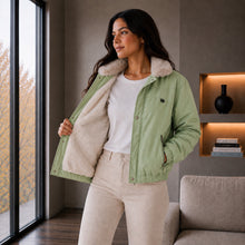 Cargar imagen en el visor de la galería, Chaqueta Corta para Mujer con Interior Ovejero Sintético y Capucha | Referencia Diamante. Verde Manzana