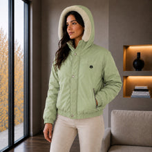Cargar imagen en el visor de la galería, Chaqueta Corta para Mujer con Interior Ovejero Sintético y Capucha | Referencia Diamante. Verde Manzana