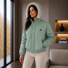 Cargar imagen en el visor de la galería, Chaqueta Corta para Mujer con Interior Ovejero Sintético y Capucha | Referencia Diamante. Verde Menta