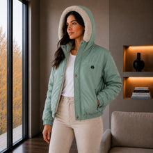 Cargar imagen en el visor de la galería, Chaqueta Corta para Mujer con Interior Ovejero Sintético y Capucha | Referencia Diamante. Verde Menta
