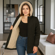 Cargar imagen en el visor de la galería, Chaqueta Impermeable para Mujer con capucha: Estilo y Seguridad en un Solo Diseño. Adhara