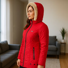 Cargar imagen en el visor de la galería, Chaqueta Impermeable para Mujer con capucha: Estilo y Seguridad en un Solo Diseño. Adhara Rojo