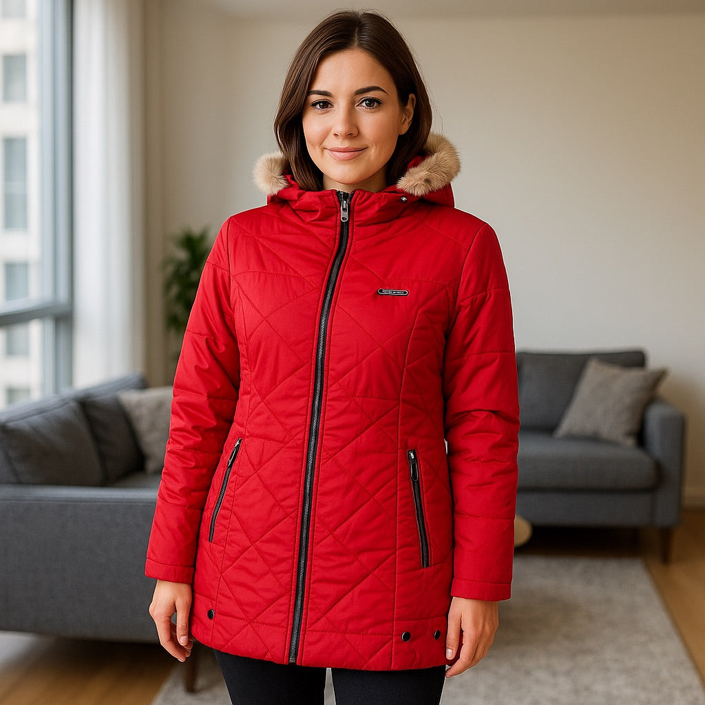 Chaqueta Impermeable para Mujer con capucha: Estilo y Seguridad en un Solo Diseño. Adhara Rojo