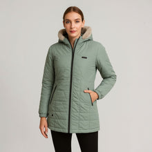 Cargar imagen en el visor de la galería, Chaqueta Impermeable para Mujer con capucha: Estilo y Seguridad en un Solo Diseño. Adhara Verde Manzana