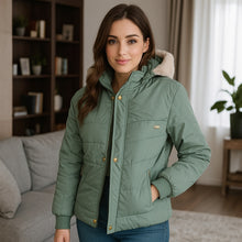 Cargar imagen en el visor de la galería, Chaqueta Impermeable para Mujer con capucha. Wendy Verde Manzana