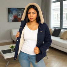 Cargar imagen en el visor de la galería, Chaqueta Impermeable para Mujer con capucha: Estilo y Seguridad en un Solo Diseño. Wendy