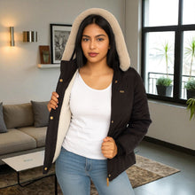 Cargar imagen en el visor de la galería, Chaqueta Impermeable para Mujer con capucha. Wendy Negro