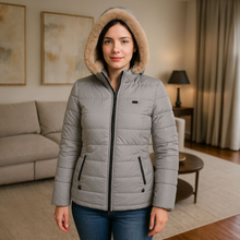 Cargar imagen en el visor de la galería, Chaqueta Impermeable para Mujer con capucha: Estilo y Seguridad en un Solo Diseño. Zara Gris