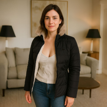 Cargar imagen en el visor de la galería, Chaqueta Impermeable para Mujer con capucha: Estilo y Seguridad en un Solo Diseño. Zara Negro