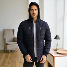 Cargar imagen en el visor de la galería, Chaqueta Impermeable para Hombre con Capucha Removible Kanu Color Azul Oscuro
