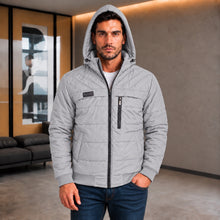 Cargar imagen en el visor de la galería, Chaqueta de Hombre en Nylon con Interior Ovejero y Capucha Removible | Referencia Sigma. Gris Perla