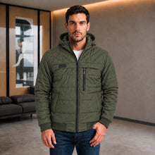 Cargar imagen en el visor de la galería, Chaqueta de Hombre en Nylon con Interior Ovejero y Capucha Removible | Referencia Sigma. Verde