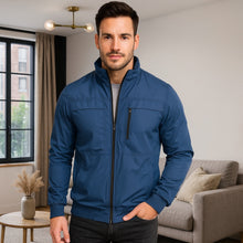 Cargar imagen en el visor de la galería, Chaqueta Impermeable para Hombre con Capucha Removible Bora Color Azul Cobalto