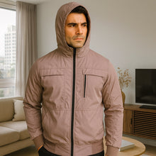 Cargar imagen en el visor de la galería, Chaqueta Impermeable para Hombre con Capucha Removible Bora Color Camel Claro