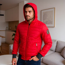 Cargar imagen en el visor de la galería, Chaqueta Impermeable para Hombre con Capucha Removible Oslo Color Rojo