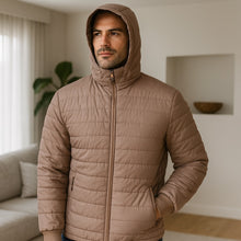 Cargar imagen en el visor de la galería, Chaqueta Impermeable para Hombre con Capucha Removible Santino Color Camel Claro
