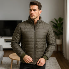 Cargar imagen en el visor de la galería, Chaqueta Impermeable para Hombre con Capucha Removible Santino Color Verde